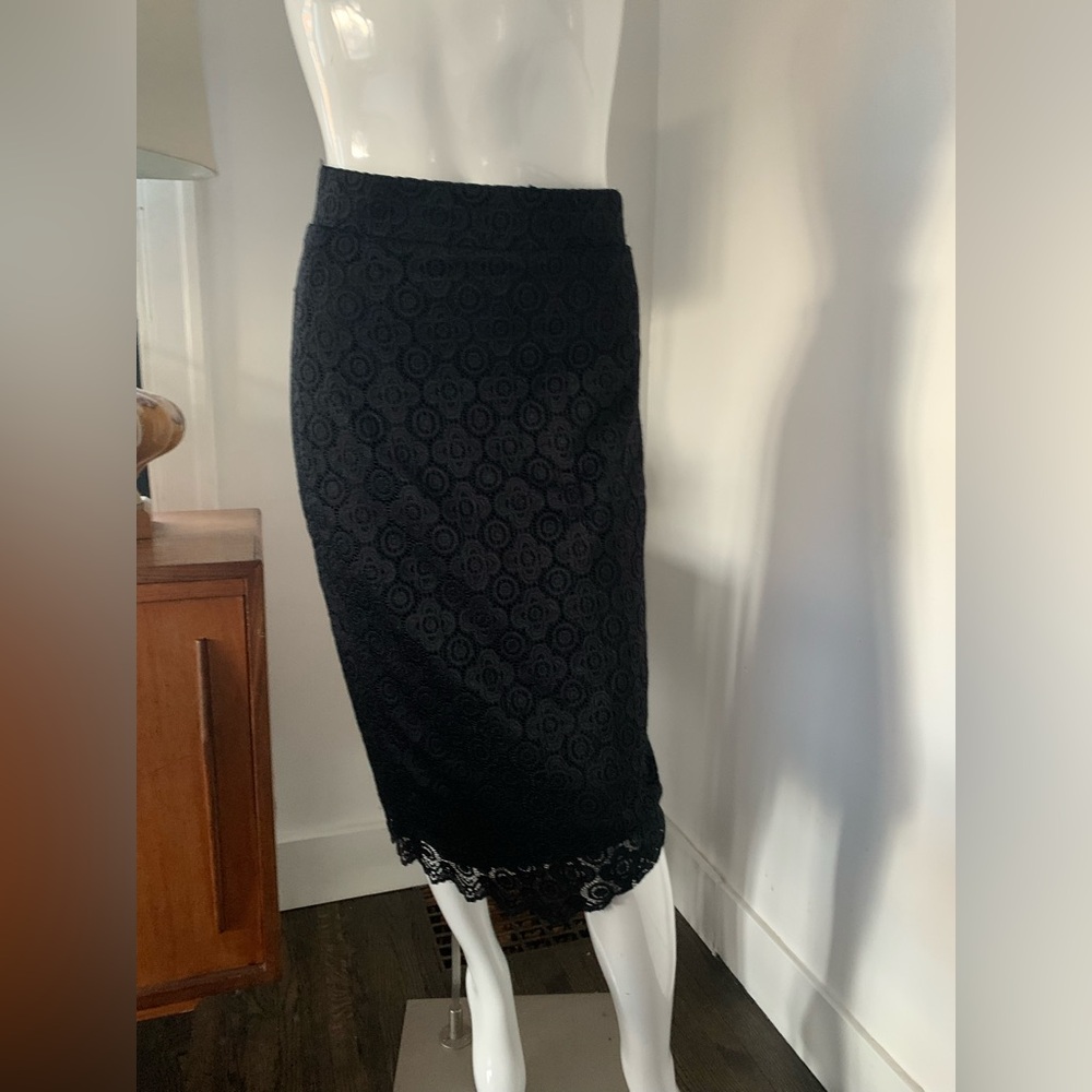 Mercer & Madison Black Floral Lace Pencil Skirt